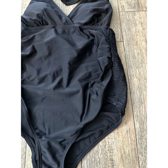 Motherhood  Women's Black Halter Neck Maternity One Piece Swimsuit Size Medium - Picture 5 of 7